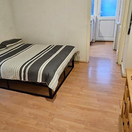 No Frills & Nothing Fancy 1 Bed Studio City Centre Кардіфф Екстер'єр фото